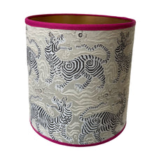 Load image into Gallery viewer, Lampenkap Tibet Tiger - Clarence House Ø 20 cm