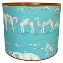 Afbeelding in Gallery-weergave laden, Lampenkap Kingdom blauw - Andrew Martin Ø 40cm