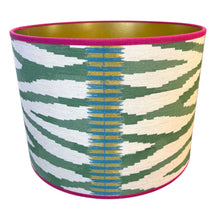 Afbeelding in Gallery-weergave laden, Lampenkap Wilder groen - Jane Churchill Ø 35 cm