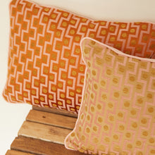 Afbeelding in Gallery-weergave laden, Kussen Opio corail - Manuel Canovas 35x50 cm