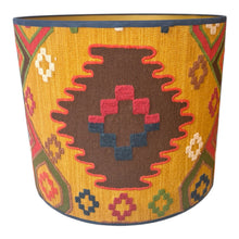 Afbeelding in Gallery-weergave laden, Lampenkap Khora Curry - Manuel Canovas Ø40 cm
