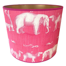 Afbeelding in Gallery-weergave laden, Lampenkap Kingdom roze - Andrew Martin Ø40 cm
