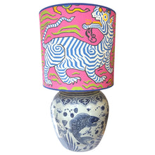 Afbeelding in Gallery-weergave laden, Lampenkap Tibet tiger roze - Clarencehouse Ø 40 cm
