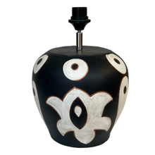 Afbeelding in Gallery-weergave laden, Lampenvoet Afrikaanse pot zwart/wit/bruin
